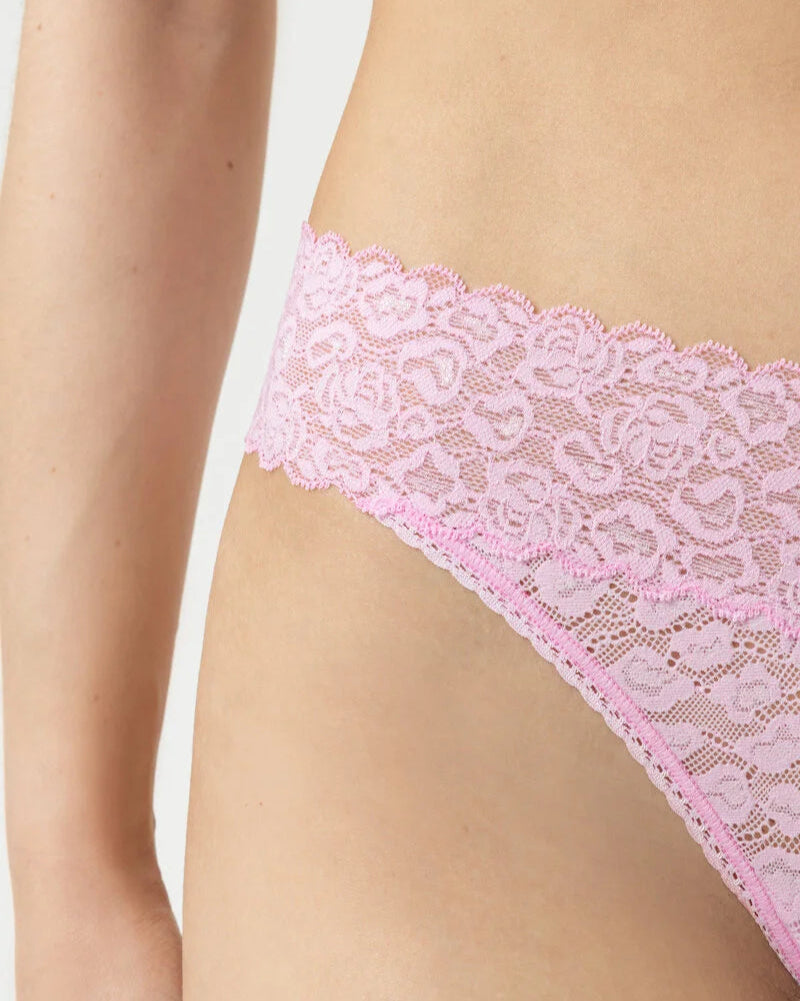 Thong stringtruse blonde, soft pink rosa lace, savage lace mey undertøy frilin