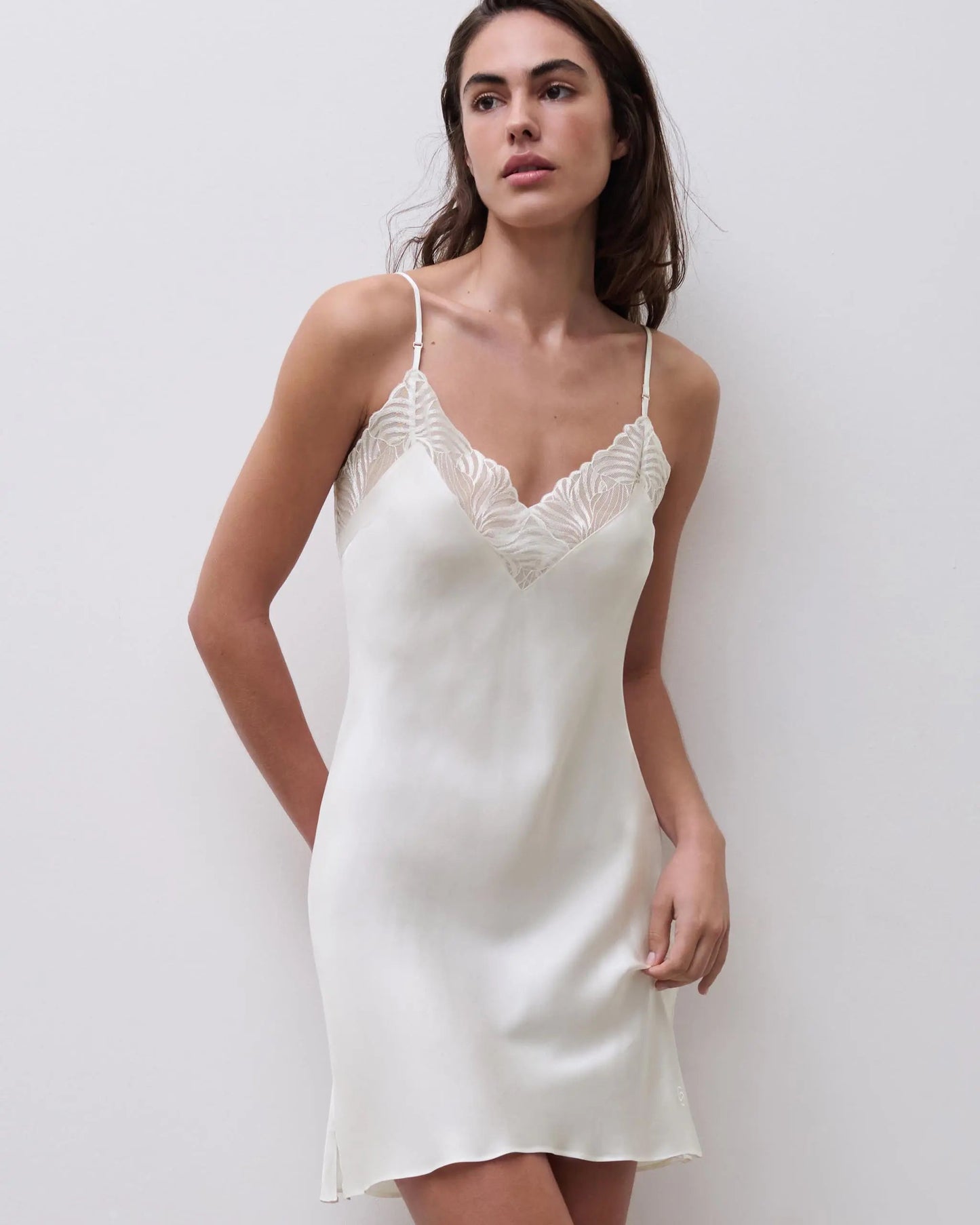 Nattkjole chemise modal viskose, chantelle Legend, milk hvit, frilin undertøy norge