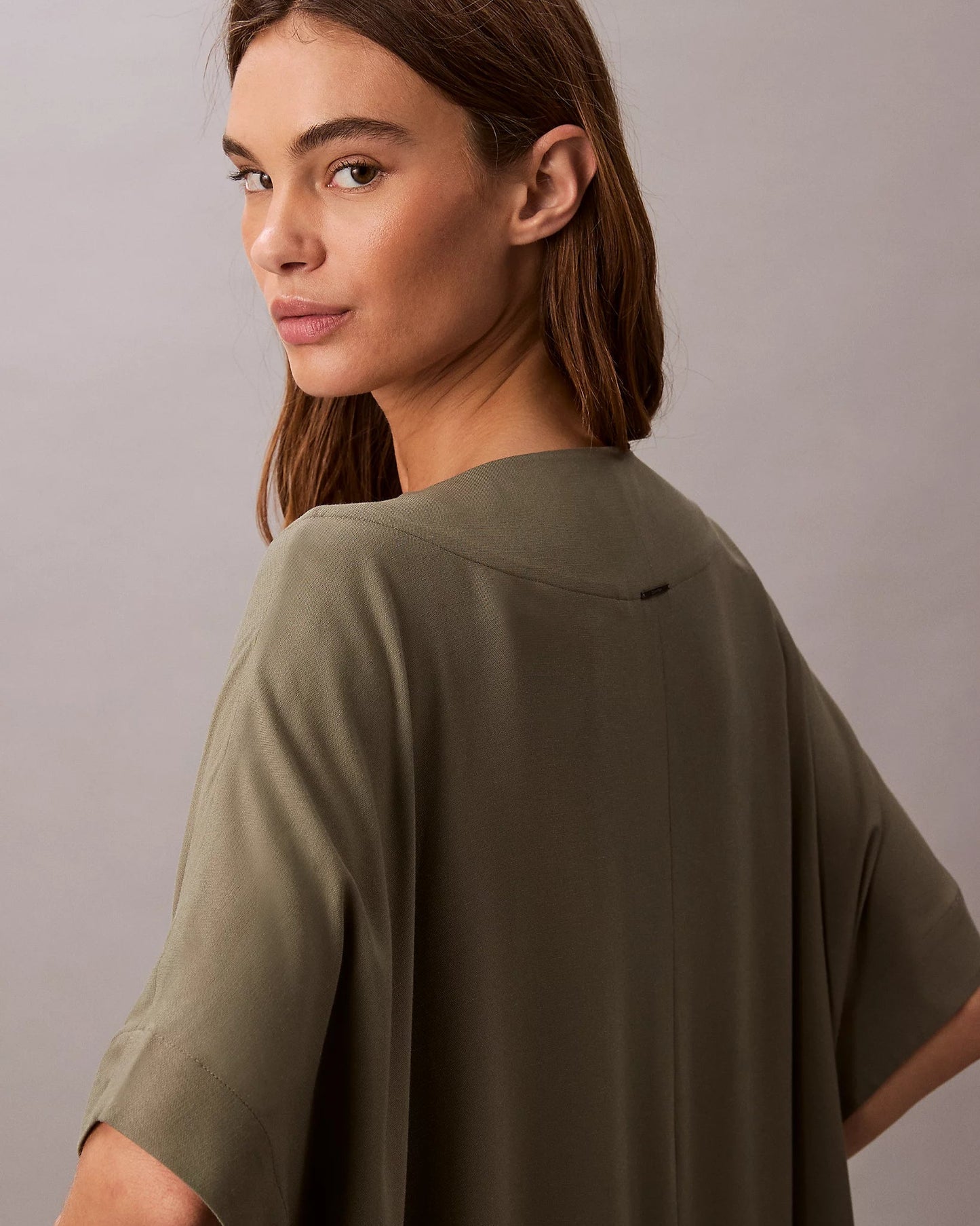 Kaftan kimono Calvin Klein swimwear dusty olive viskose lin, norge frilin