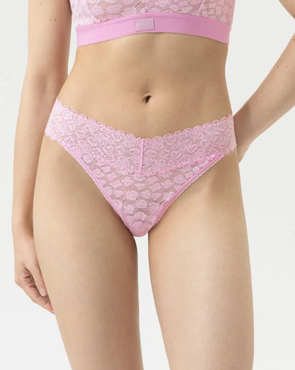 Thong stringtruse blonde, soft pink rosa lace, savage lace mey undertøy frilin