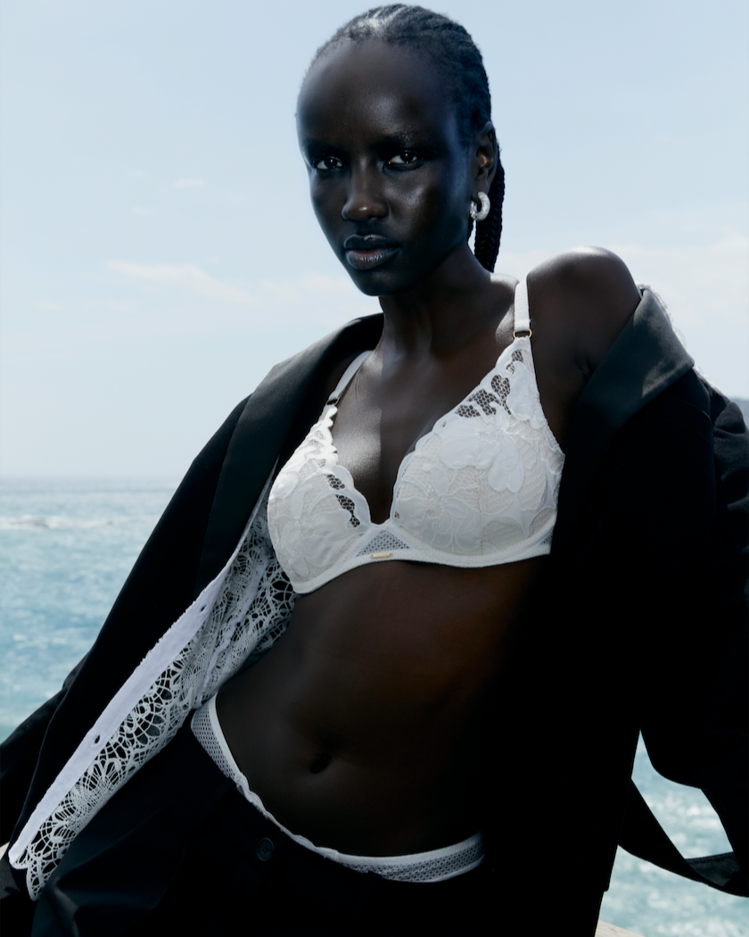 Thong hvit blonde blomster string truse Chantelle fleurs satin milk undertøy norge