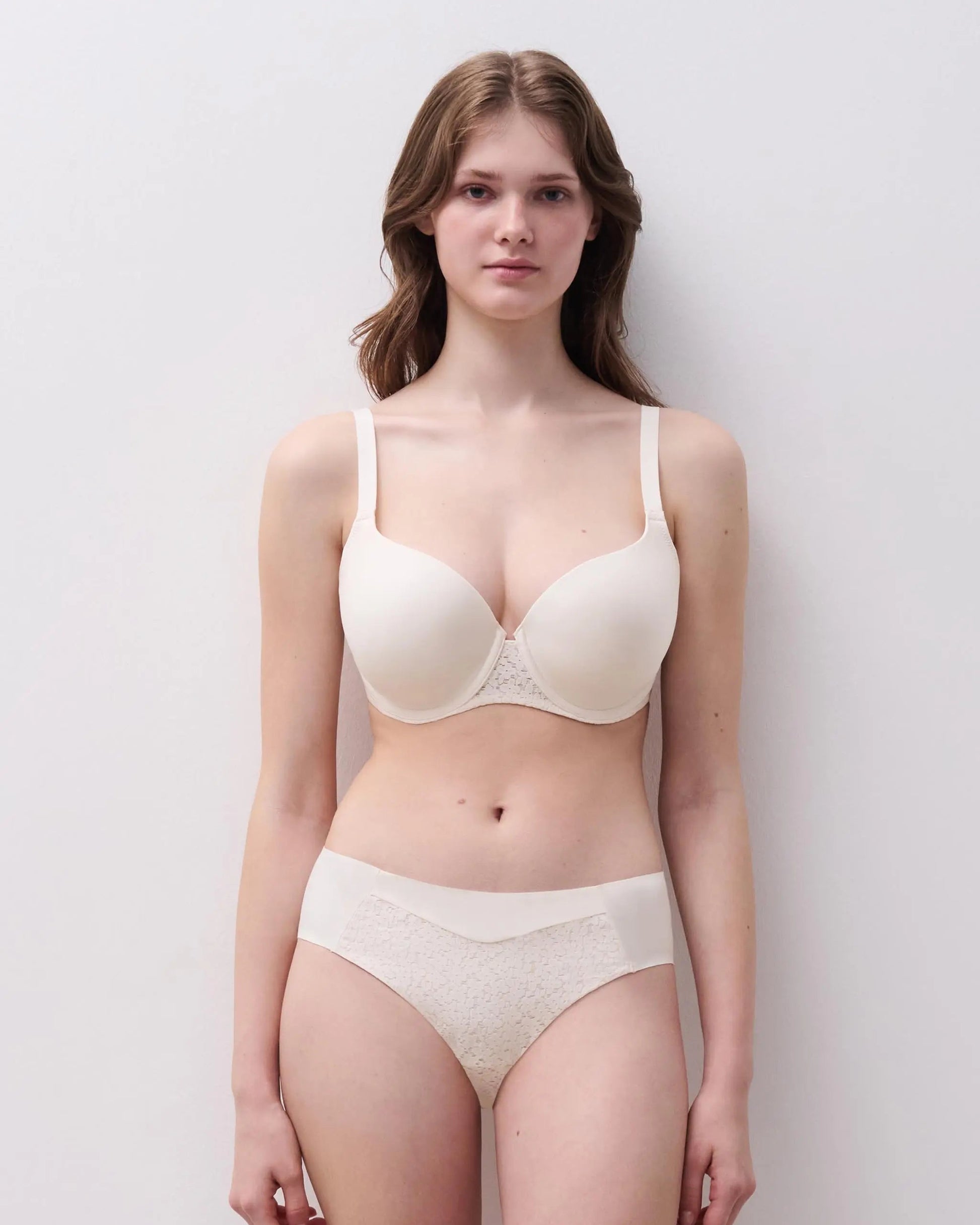 BH T-skjorte-bh pearl off withe Chantelle Norah, undertøy frilin norge