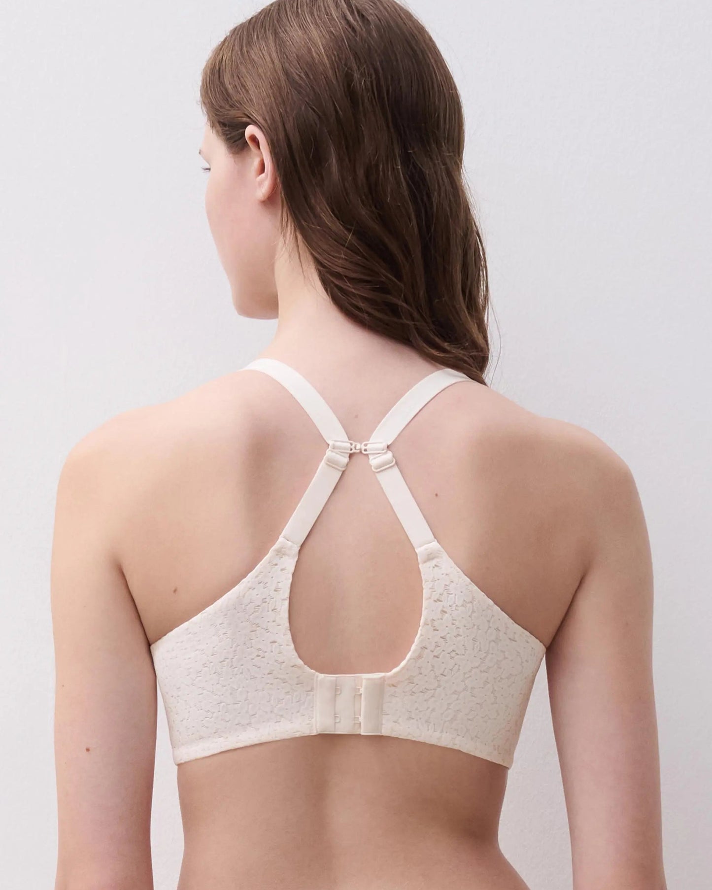 BH T-skjorte-bh pearl off withe Chantelle Norah, undertøy frilin norge