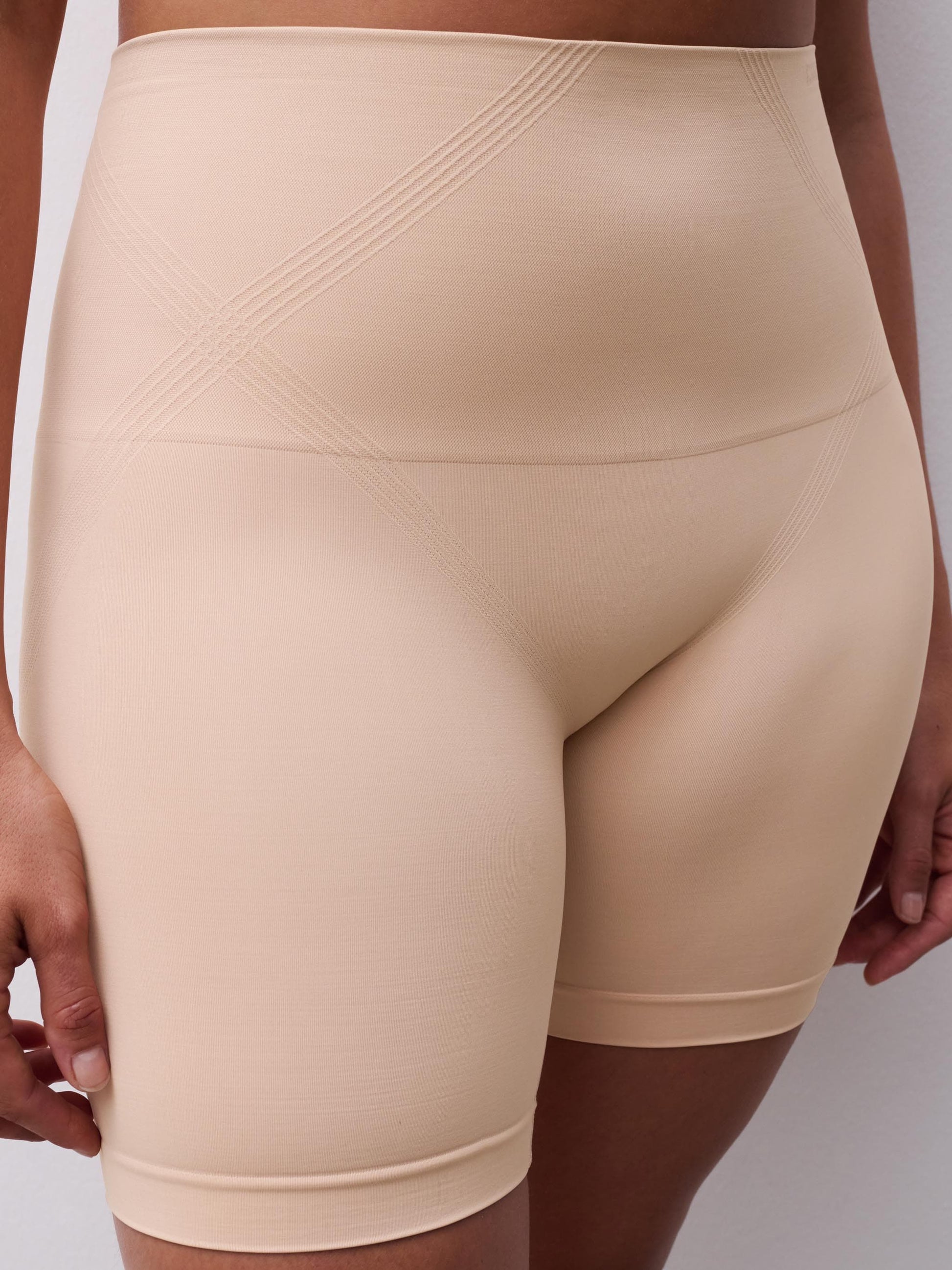 Shapewear hold-in biker shorts, undertøy norge dame, chantelle, nude beige