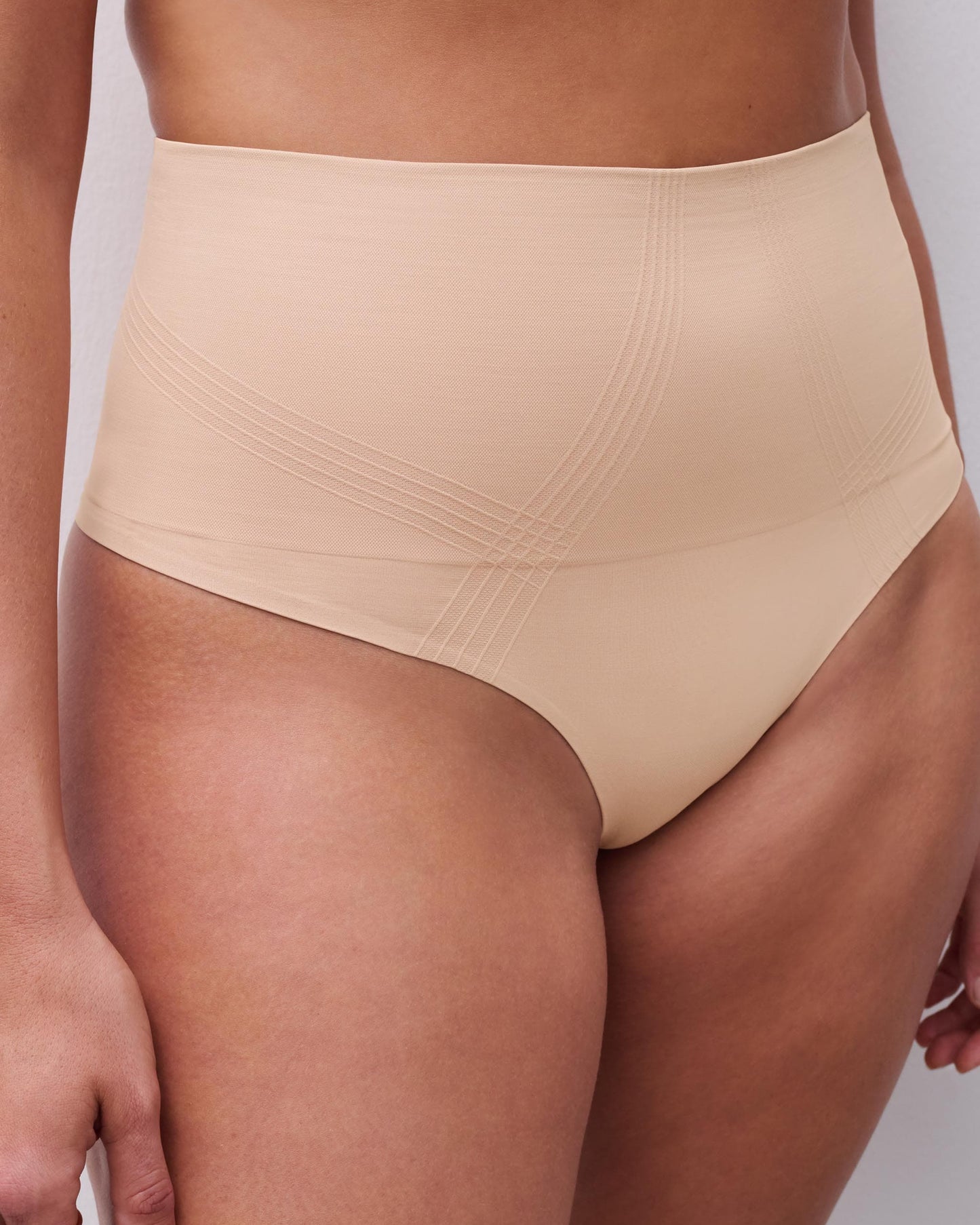 Thong shapewear hold-in high waist string høyt liv, undertøy norge dame, chantelle, nude beige