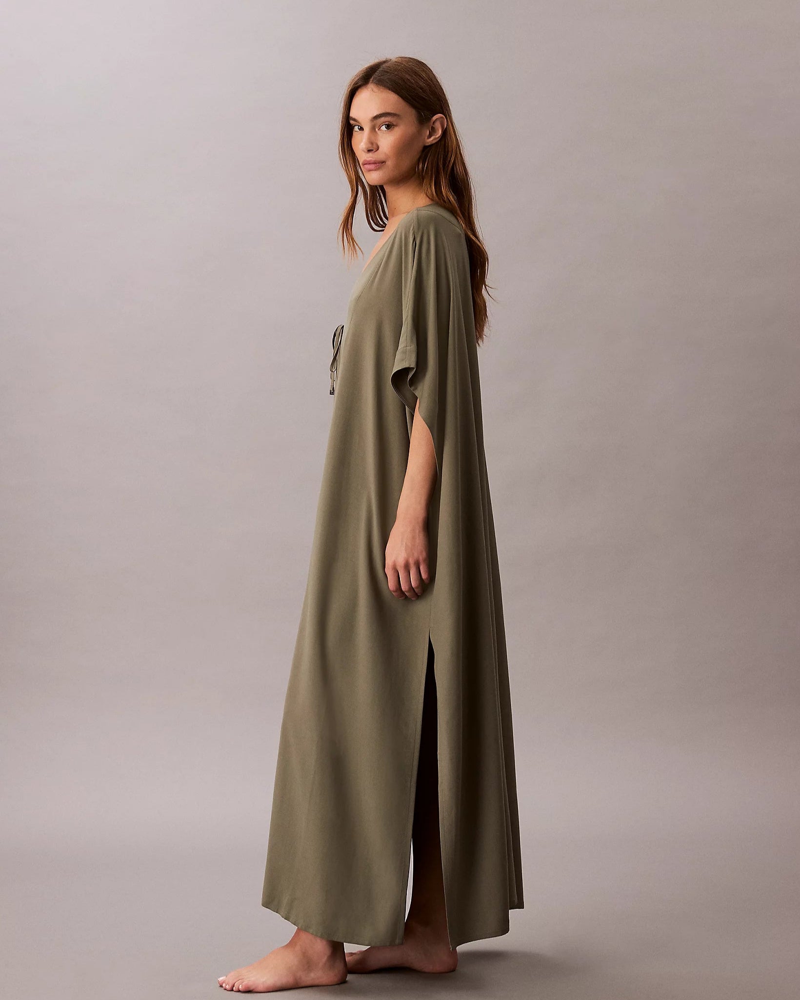 Kaftan kimono Calvin Klein swimwear dusty olive viskose lin, norge frilin