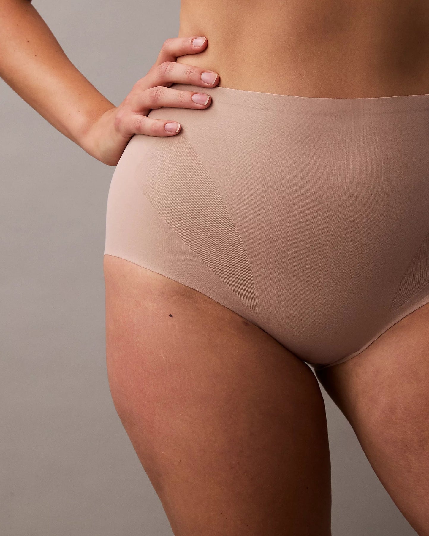 Truse shapewear høyt liv Calvin Klein high waist brief hold in, beige nude, norge frilin undertøy